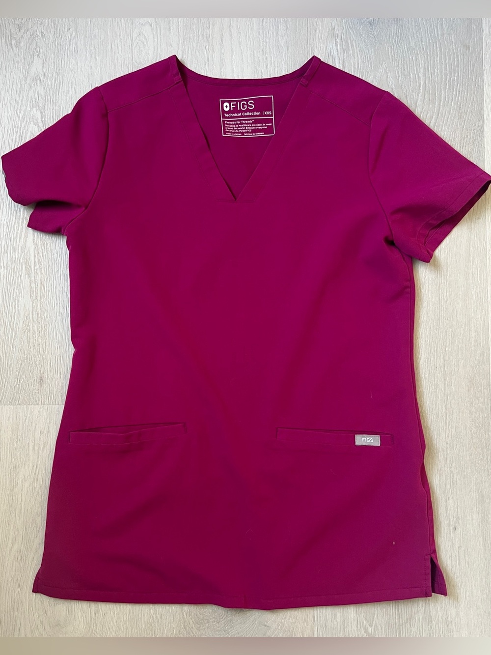 Figs Magenta Casma scrub top